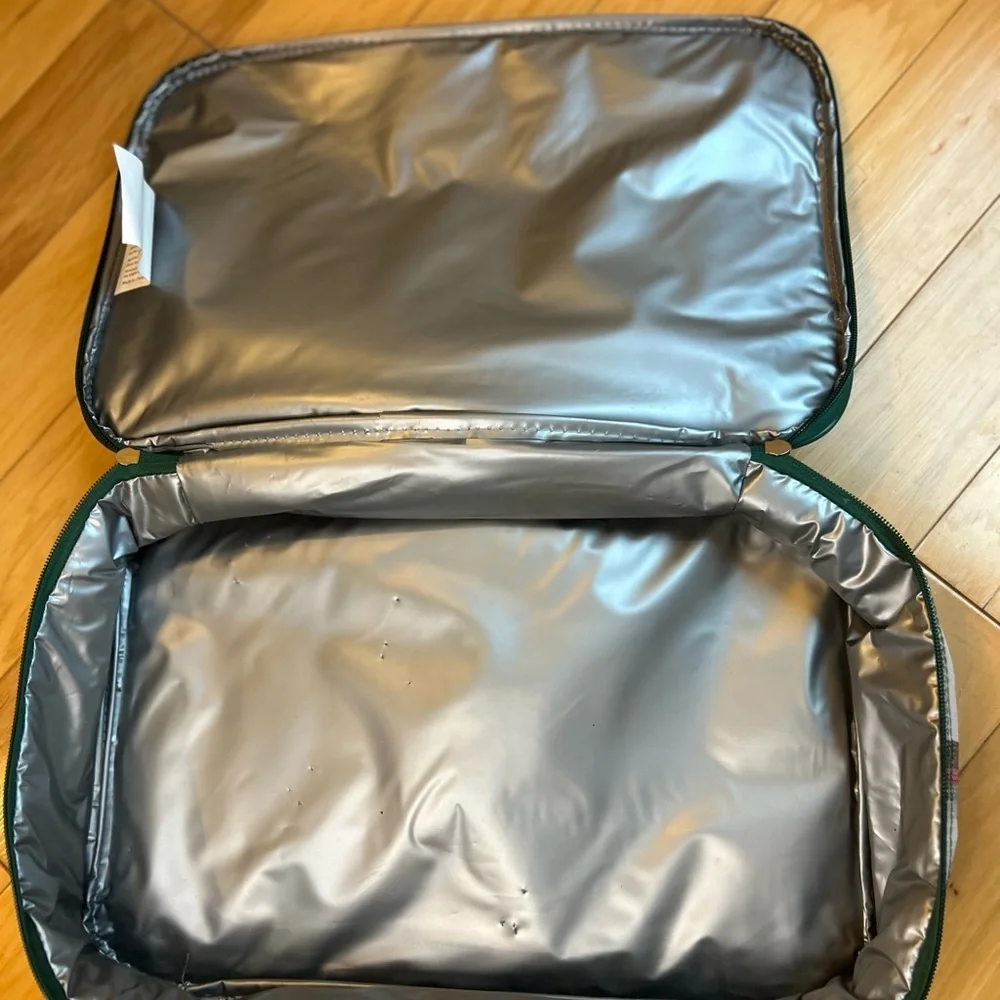 NWT Bee & Willow Insulated Casserole Plaid Green and White Tote